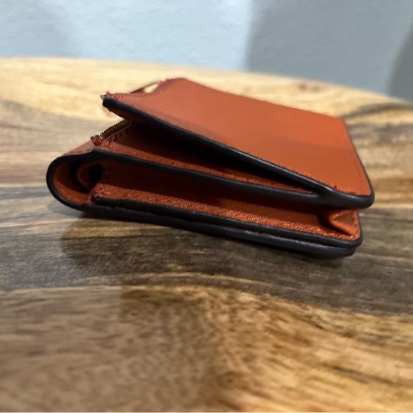 Michael Kors Cross Grain Wallet - Picture 4 of 7